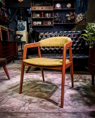 เก้าอี้แต่งร้าน Scandinavian Desing Mid Century Modren Style รุ่น V2 Chair